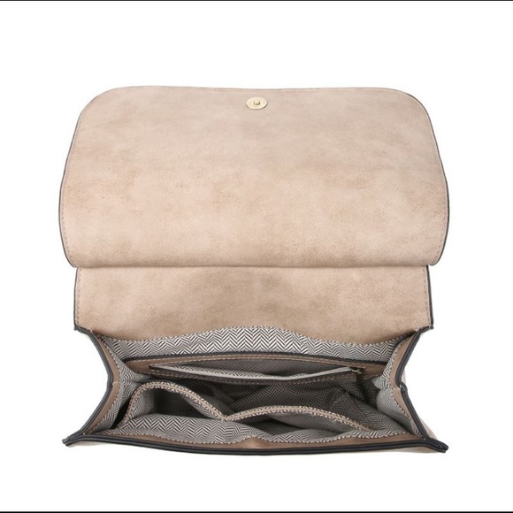 Jen & Co Bailey black Crossbody with Guitar Strap - Picture 2 of 4